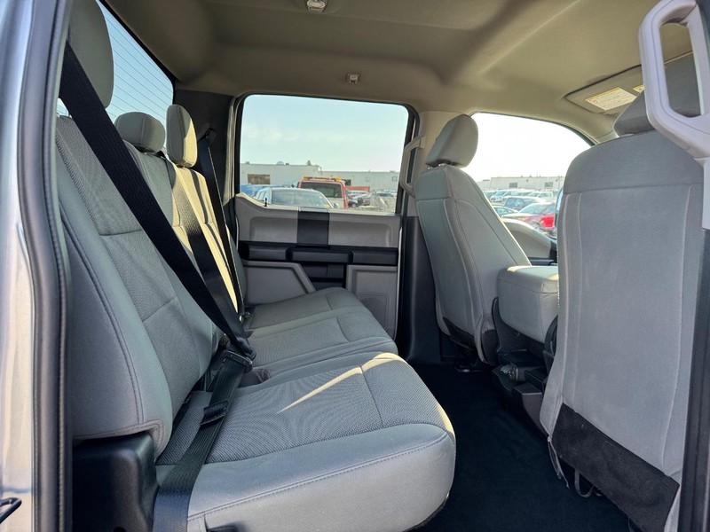 Ford Super Duty F-350 DRW Vehicle Full-screen Gallery Image 13