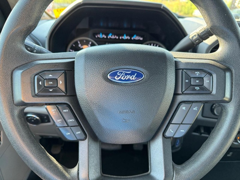 Ford Super Duty F-350 DRW Vehicle Full-screen Gallery Image 19