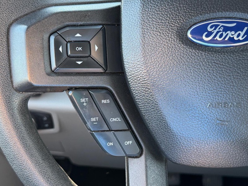 Ford Super Duty F-350 DRW Vehicle Full-screen Gallery Image 20