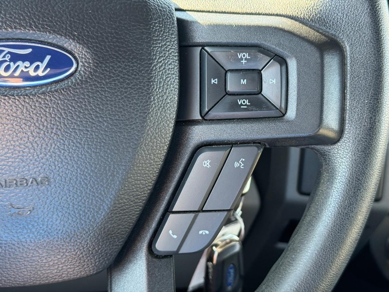 Ford Super Duty F-350 DRW Vehicle Full-screen Gallery Image 21