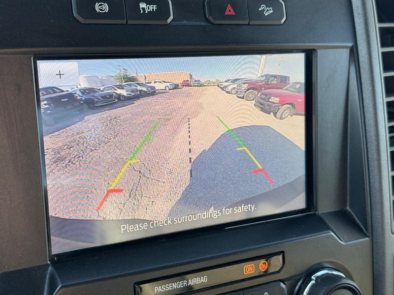 Ford Super Duty F-350 DRW Vehicle Full-screen Gallery Image 22