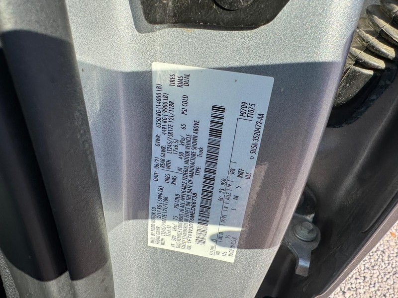 Ford Super Duty F-350 DRW Vehicle Full-screen Gallery Image 24