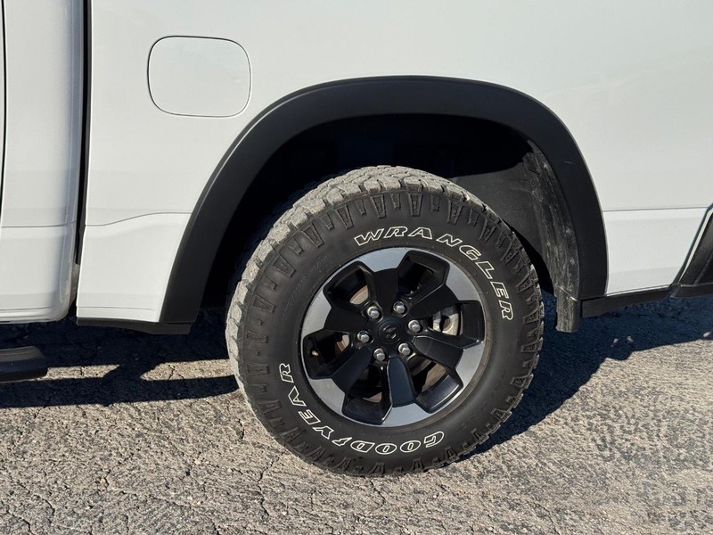 Ram 1500 Vehicle Full-screen Gallery Image 11