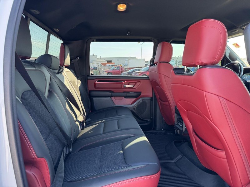 Ram 1500 Vehicle Full-screen Gallery Image 13