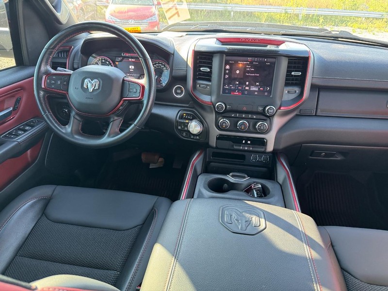 Ram 1500 Vehicle Full-screen Gallery Image 15