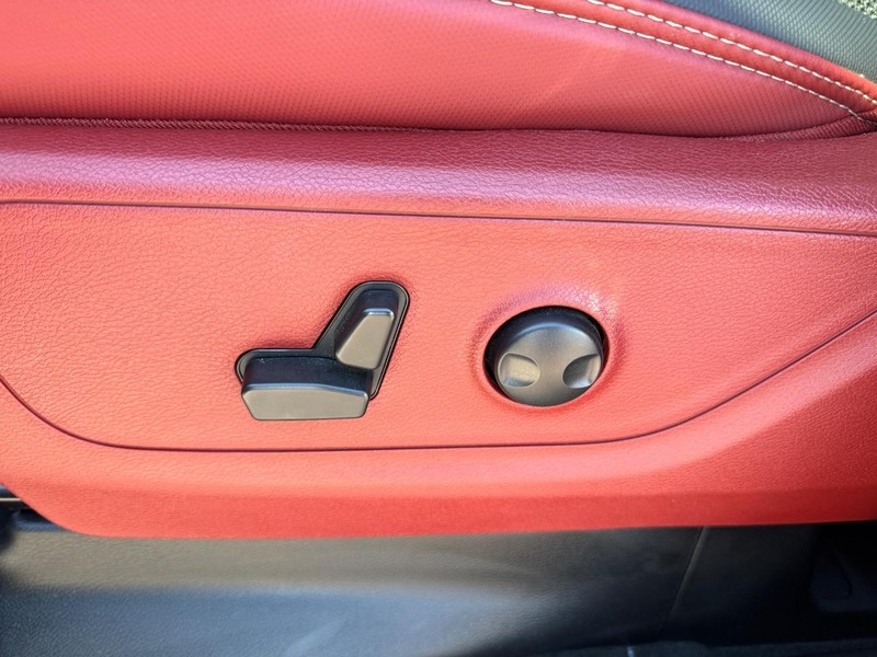 Ram 1500 Vehicle Full-screen Gallery Image 17