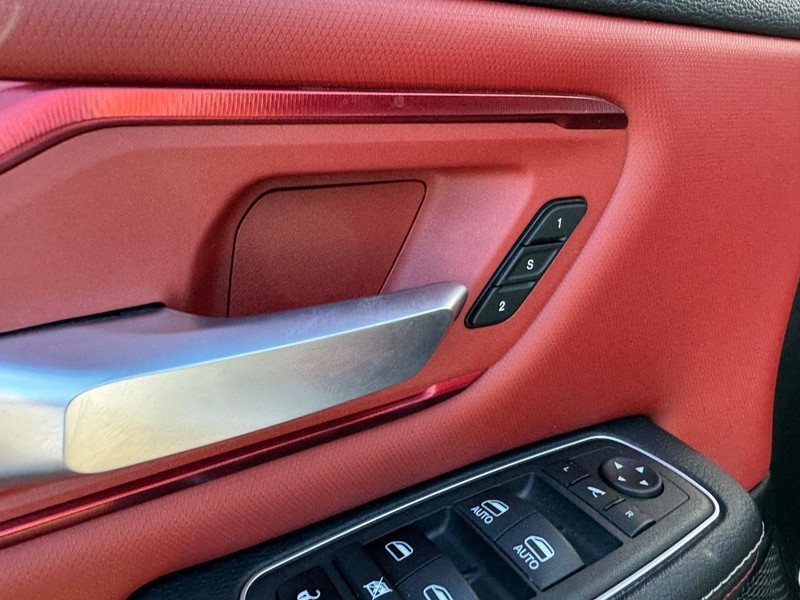 Ram 1500 Vehicle Full-screen Gallery Image 19