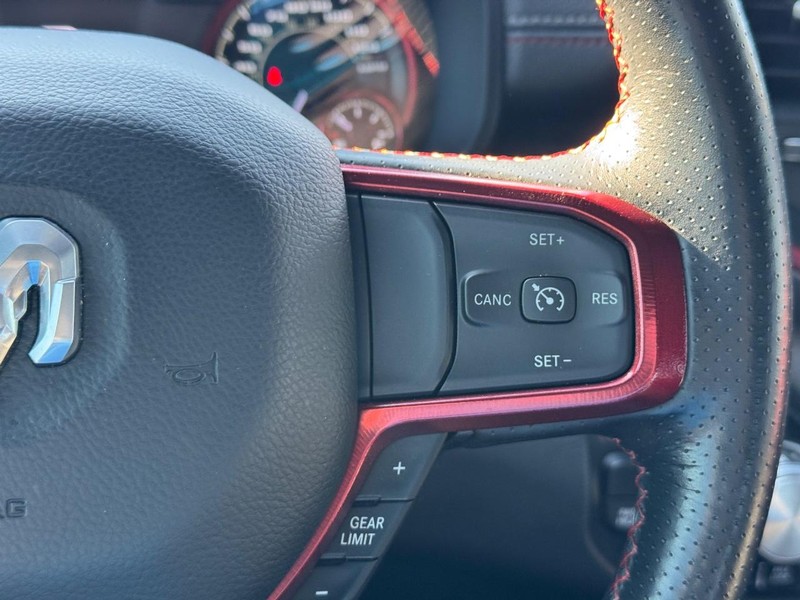 Ram 1500 Vehicle Full-screen Gallery Image 22