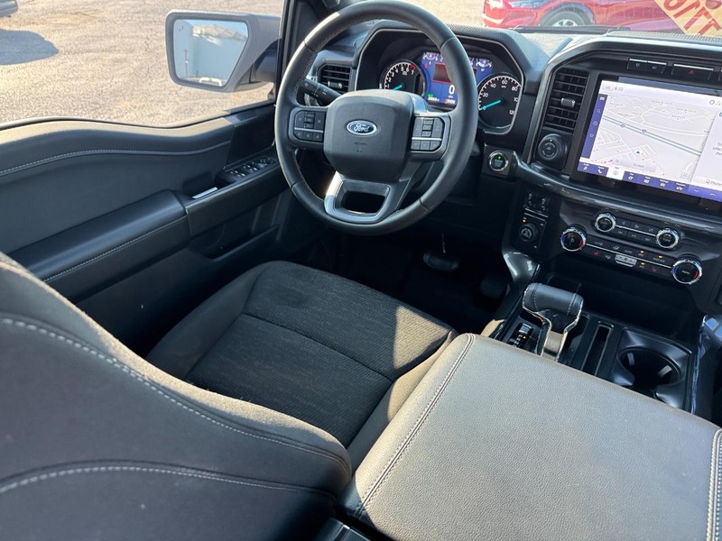 Ford F-150 Vehicle Full-screen Gallery Image 14