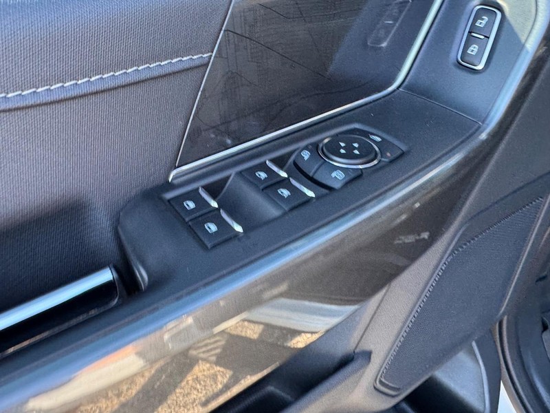 Ford F-150 Vehicle Full-screen Gallery Image 18