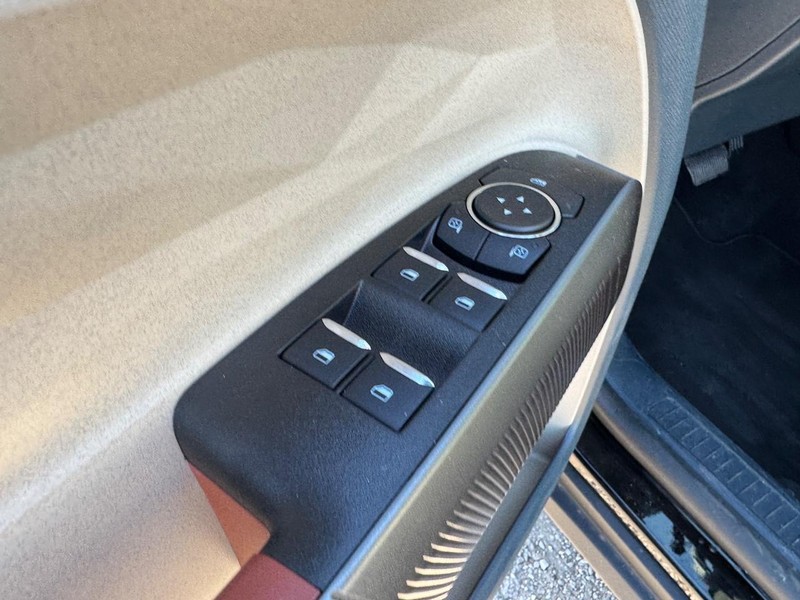 Ford Maverick Vehicle Full-screen Gallery Image 19