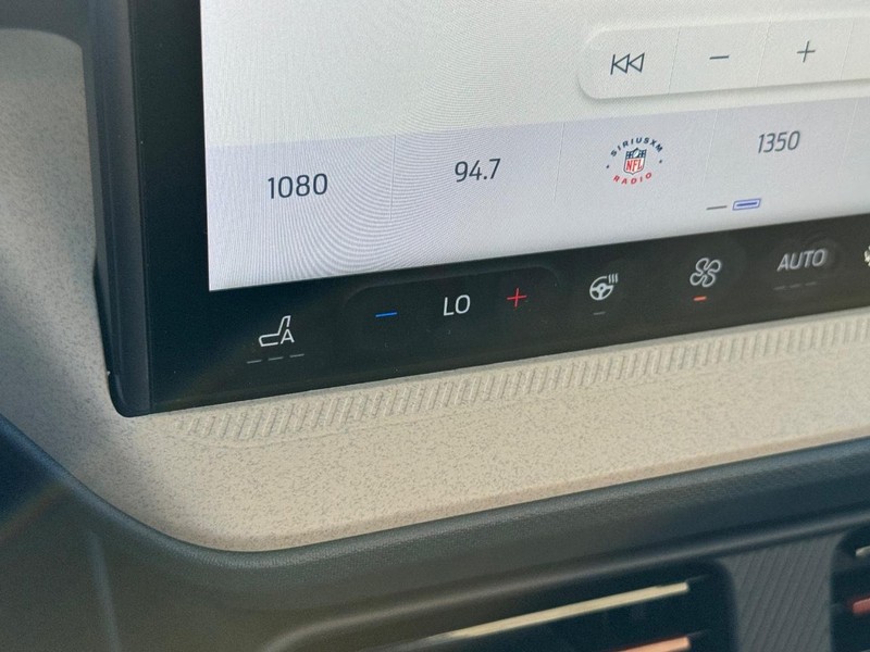 Ford Maverick Vehicle Full-screen Gallery Image 23