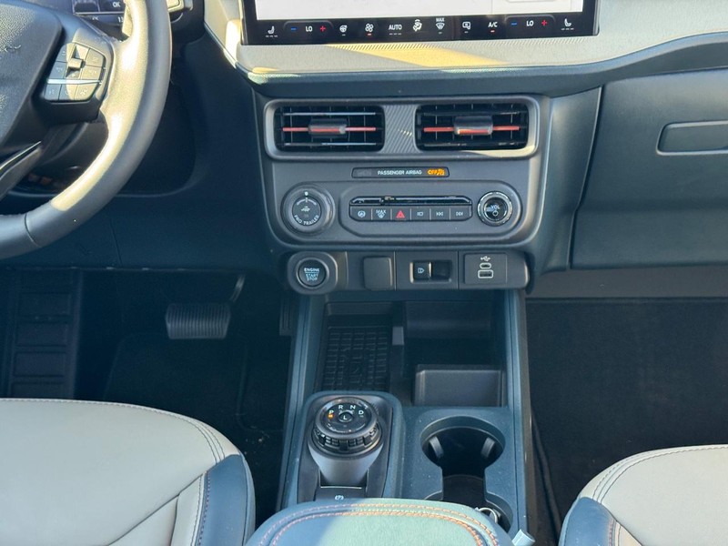 Ford Maverick Vehicle Full-screen Gallery Image 17