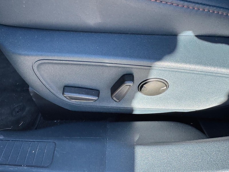 Ford Maverick Vehicle Full-screen Gallery Image 18