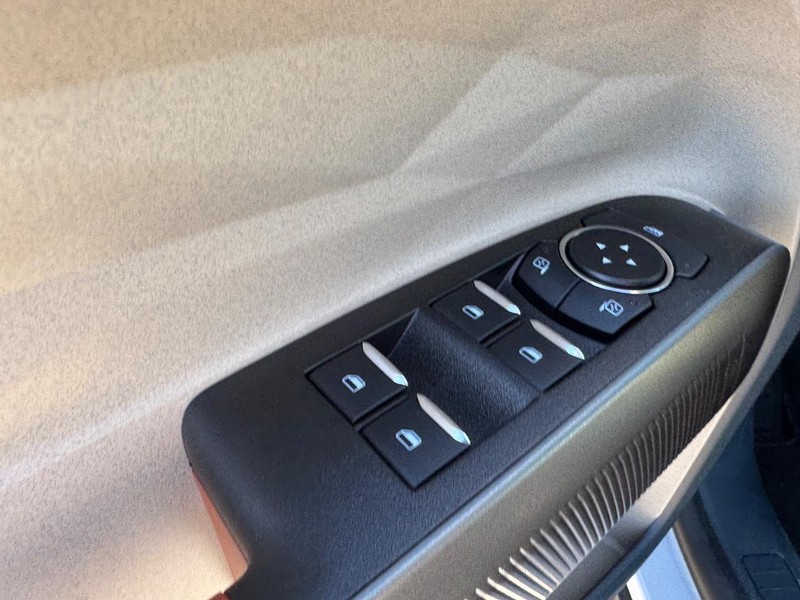 Ford Maverick Vehicle Full-screen Gallery Image 19