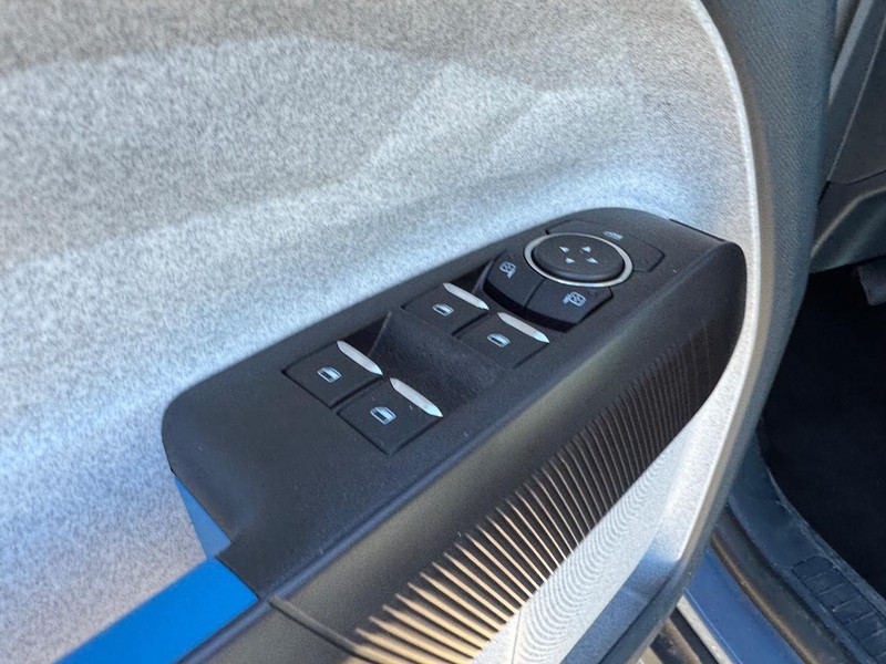 Ford Maverick Vehicle Full-screen Gallery Image 19