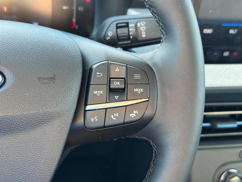 Ford Maverick Vehicle Full-screen Gallery Image 22