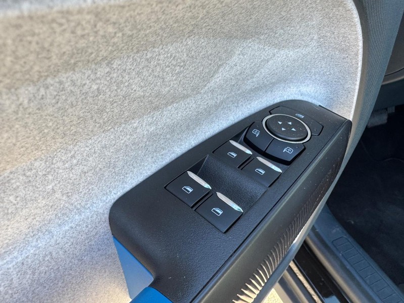Ford Maverick Vehicle Full-screen Gallery Image 19