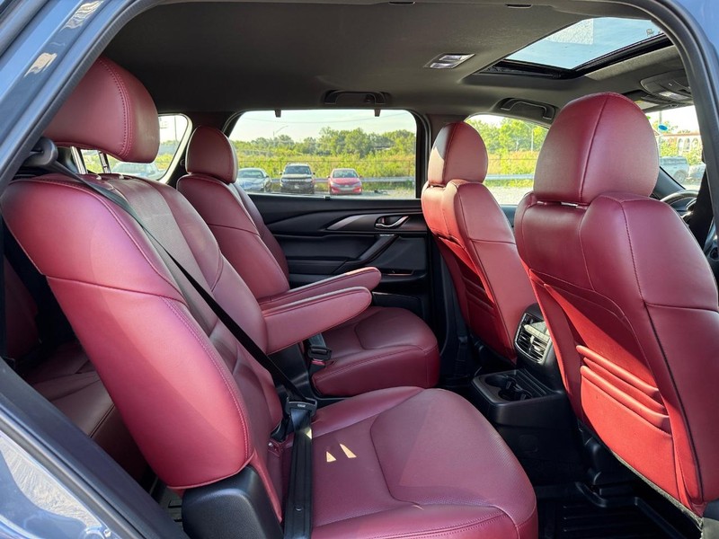 Mazda CX-9 Vehicle Full-screen Gallery Image 16
