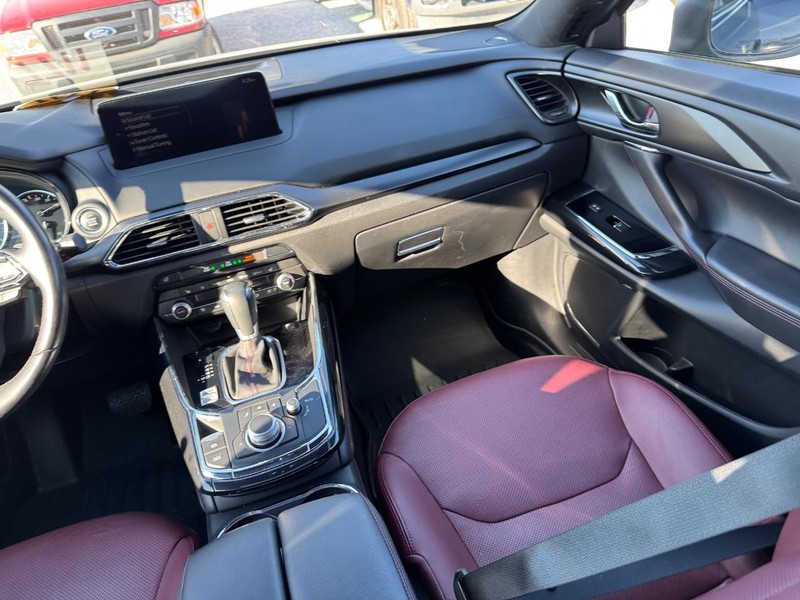 Mazda CX-9 Vehicle Full-screen Gallery Image 19