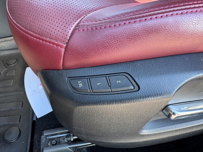 Mazda CX-9 Vehicle Full-screen Gallery Image 21