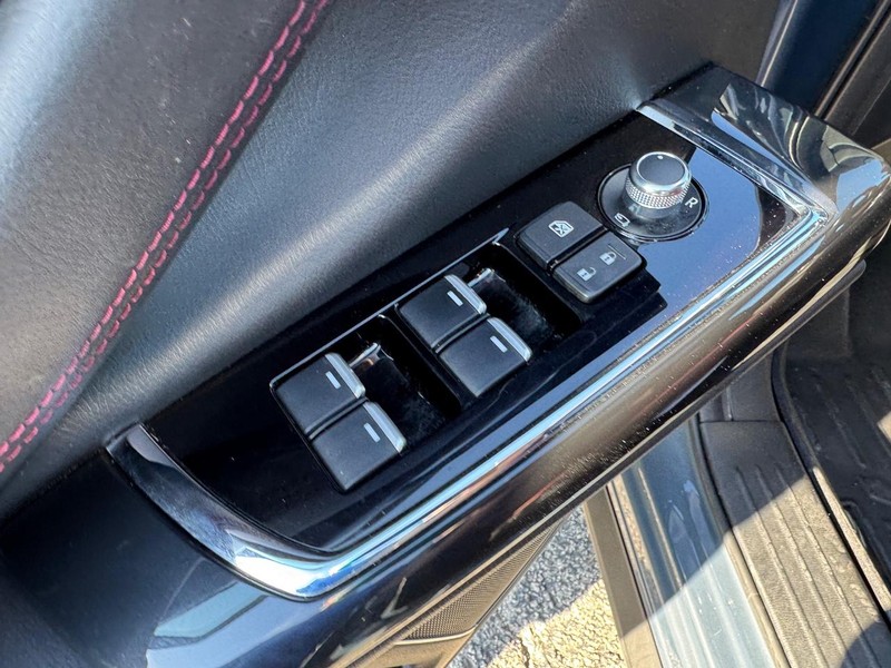 Mazda CX-9 Vehicle Full-screen Gallery Image 22