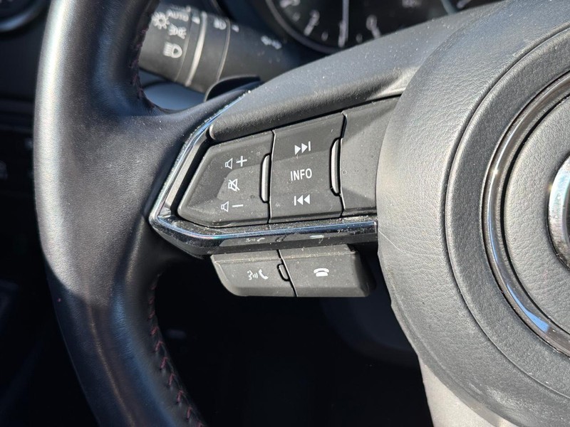 Mazda CX-9 Vehicle Full-screen Gallery Image 24