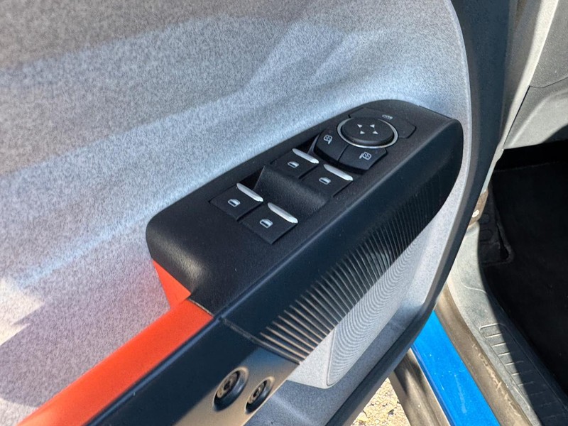Ford Maverick Vehicle Full-screen Gallery Image 19