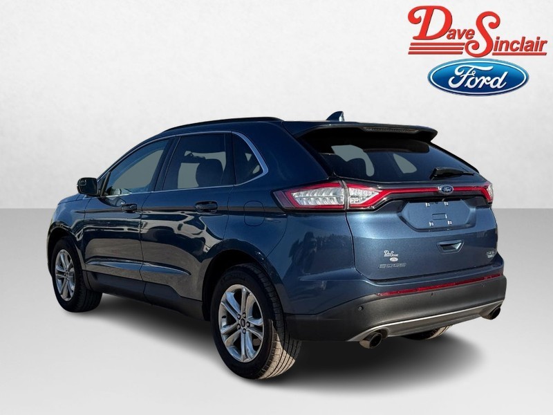 Ford Edge Vehicle Full-screen Gallery Image 09