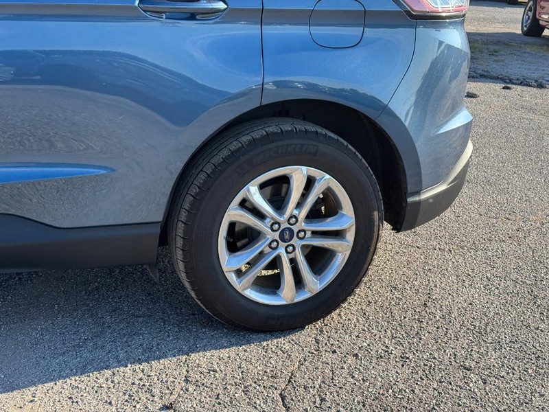 Ford Edge Vehicle Full-screen Gallery Image 11
