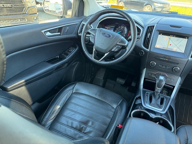 Ford Edge Vehicle Full-screen Gallery Image 14