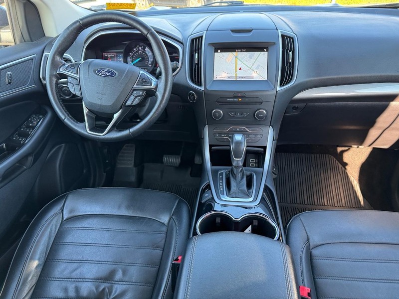 Ford Edge Vehicle Full-screen Gallery Image 15