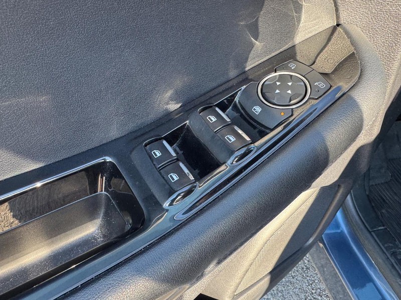 Ford Edge Vehicle Full-screen Gallery Image 18