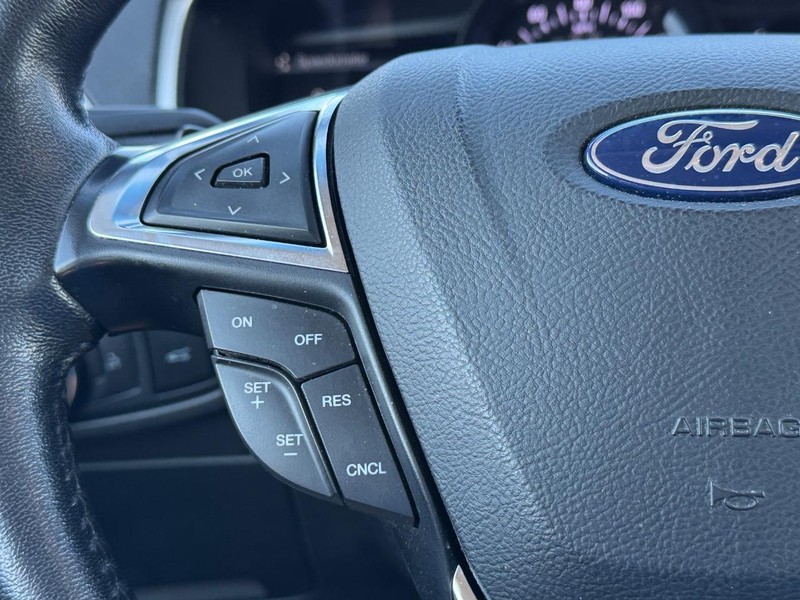Ford Edge Vehicle Full-screen Gallery Image 20