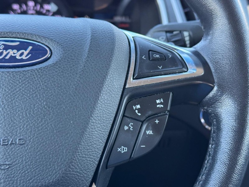 Ford Edge Vehicle Full-screen Gallery Image 21