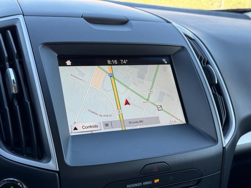 Ford Edge Vehicle Full-screen Gallery Image 22