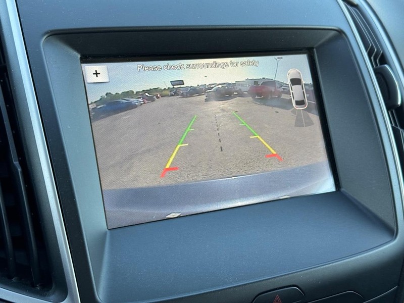 Ford Edge Vehicle Full-screen Gallery Image 24