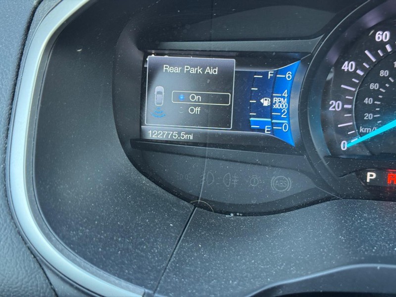 Ford Edge Vehicle Full-screen Gallery Image 25