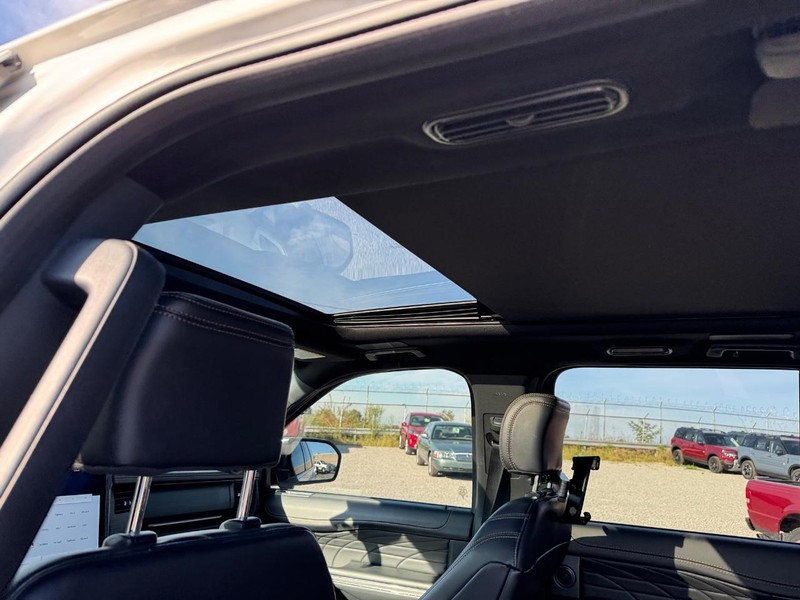 Ford Expedition Max Vehicle Full-screen Gallery Image 13