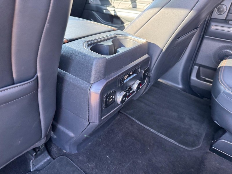 Ford Expedition Max Vehicle Full-screen Gallery Image 14