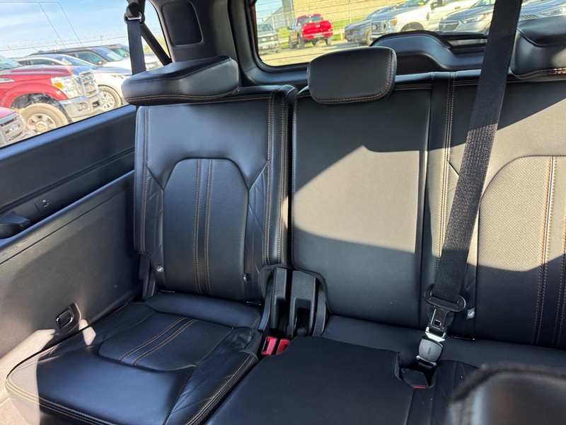 Ford Expedition Max Vehicle Full-screen Gallery Image 15