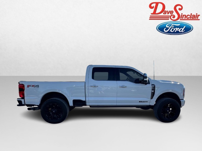 Ford Super Duty F-350 SRW Vehicle Full-screen Gallery Image 05