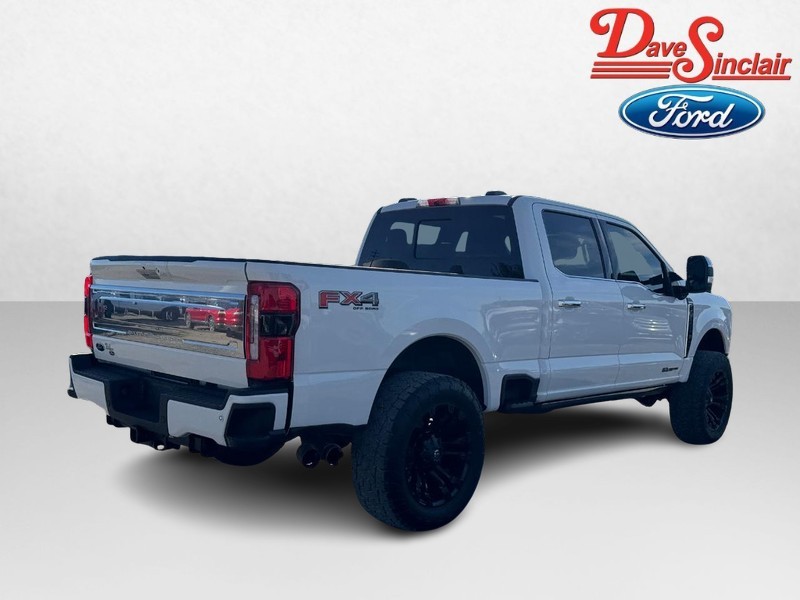 Ford Super Duty F-350 SRW Vehicle Full-screen Gallery Image 07