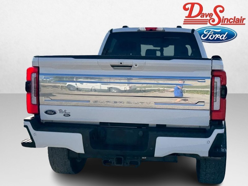 Ford Super Duty F-350 SRW Vehicle Full-screen Gallery Image 08