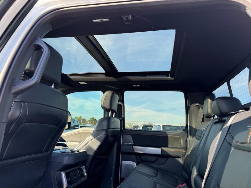 Ford Super Duty F-350 SRW Vehicle Full-screen Gallery Image 13