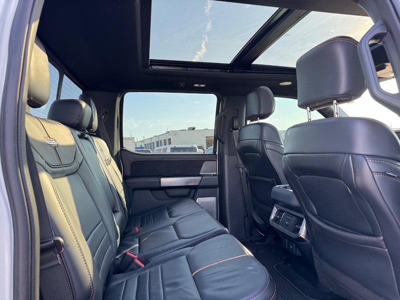 Ford Super Duty F-350 SRW Vehicle Full-screen Gallery Image 14
