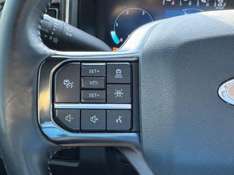 Ford Super Duty F-350 SRW Vehicle Full-screen Gallery Image 22