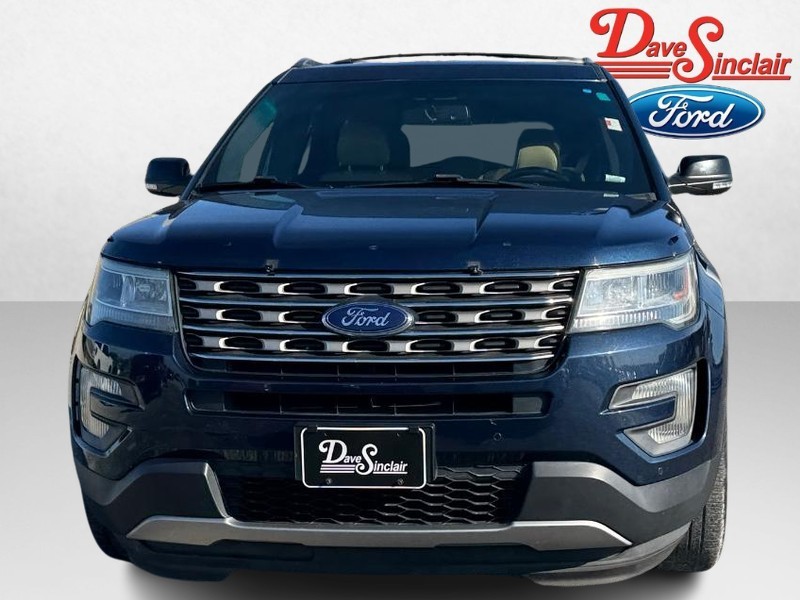 Ford Explorer Vehicle Full-screen Gallery Image 02