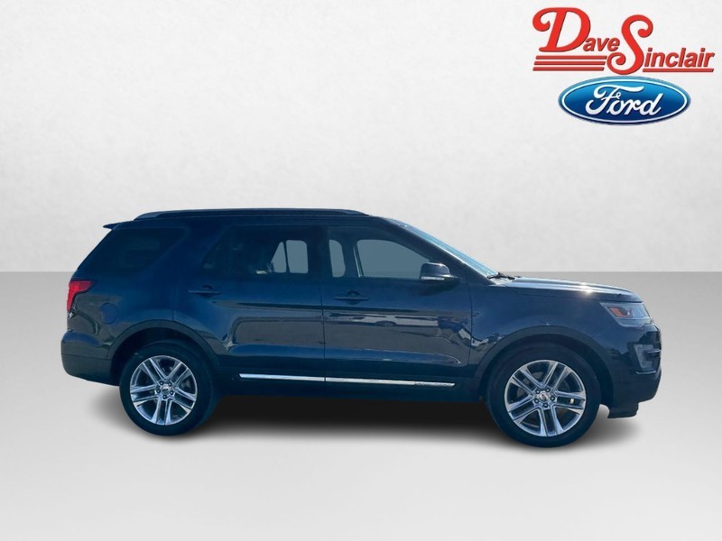Ford Explorer Vehicle Full-screen Gallery Image 05