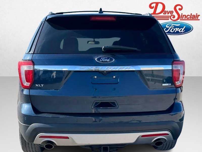 Ford Explorer Vehicle Full-screen Gallery Image 08